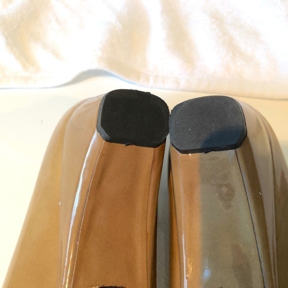 Stuart Weitzman Heels Wedge Peep Toe Tan Patent Leather Narrow (9.5 N) - Picture 11 of 13